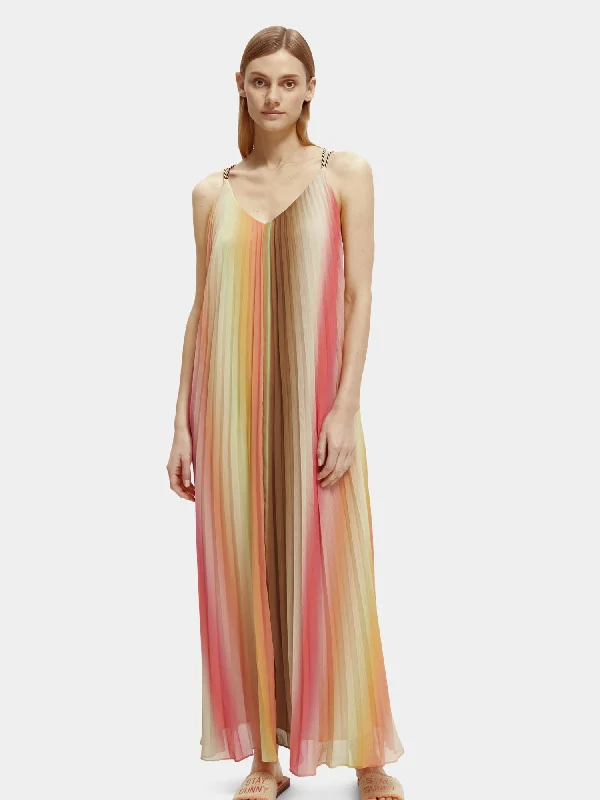 Empire Waist Women Dress to Accentuate the Bust and Conceal the WaistPleated tank top maxi dress