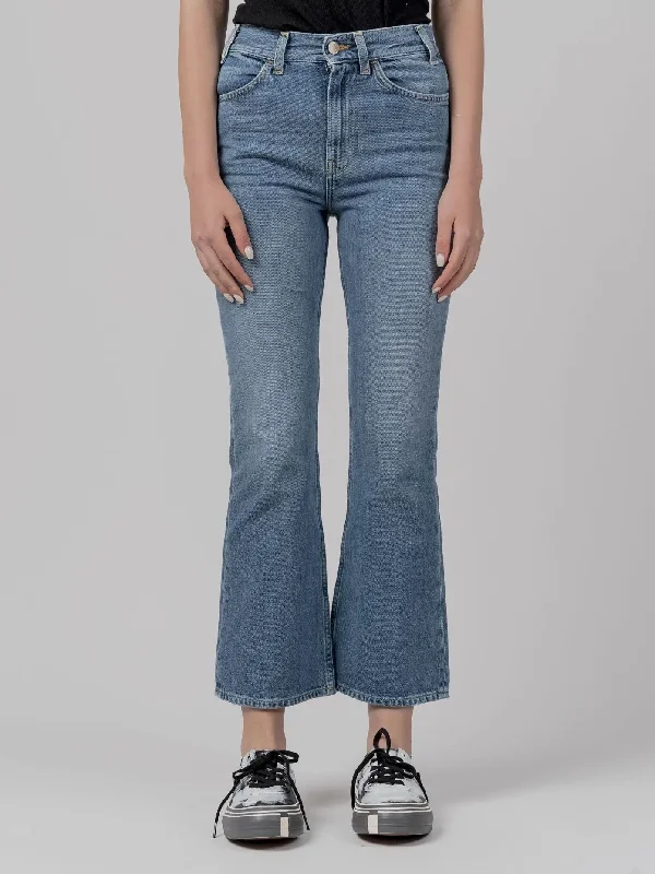 Ripped Denim Top for a Rebellious Fashion StatementJEANS 39