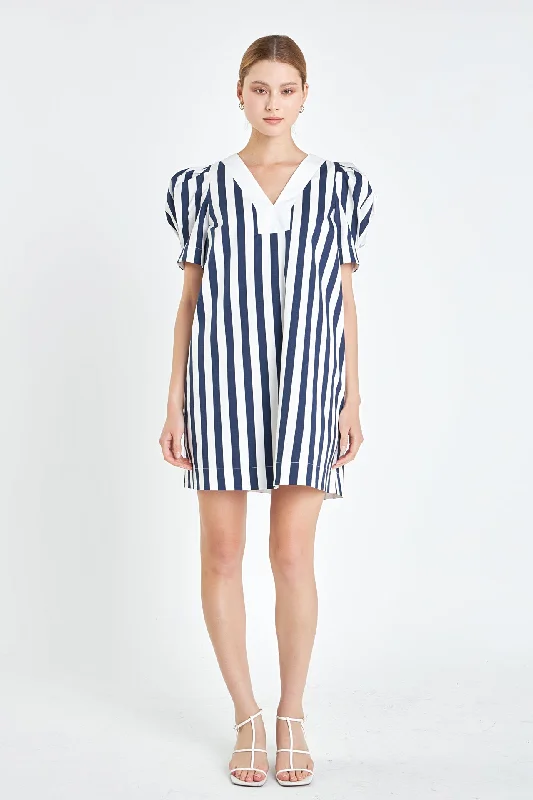 Mini dresses with gathered skirts for a voluminous effectV-neck Puffy Sleeves Dress
